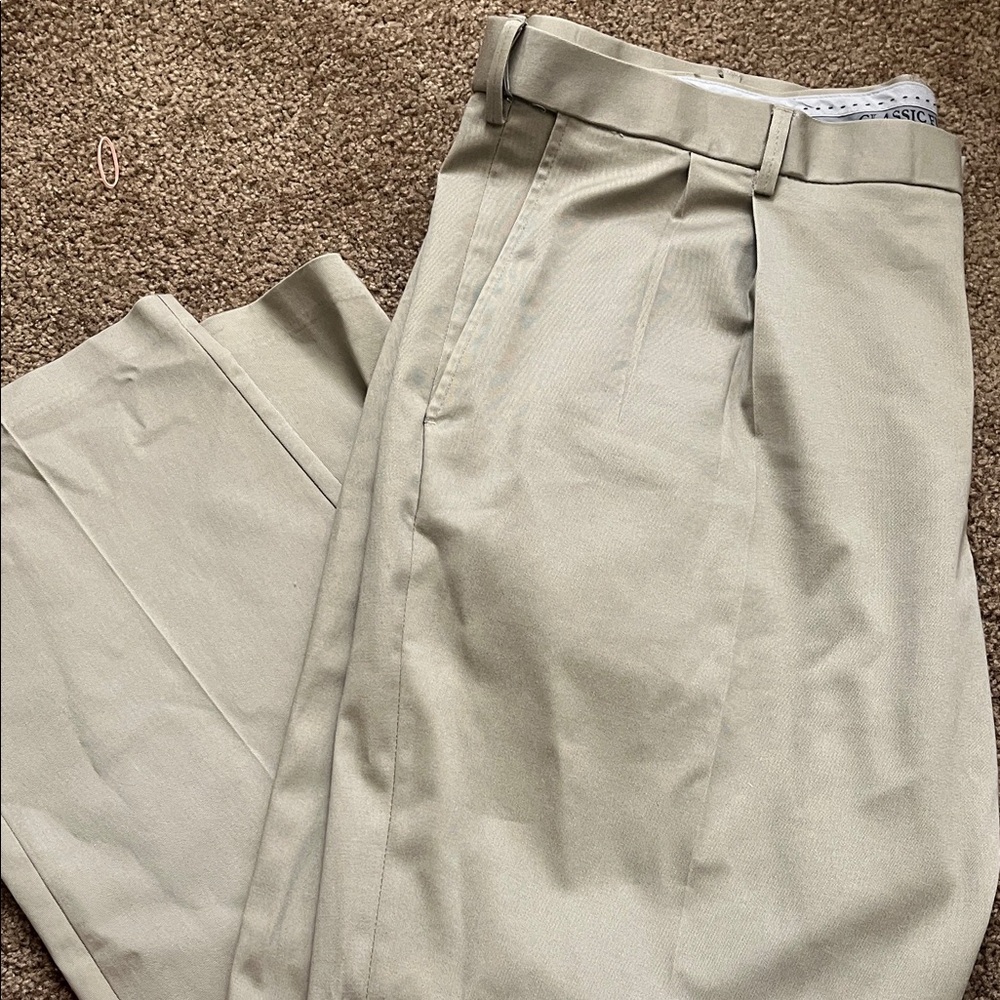 Haggar Pleated Dress Pants in Khaki